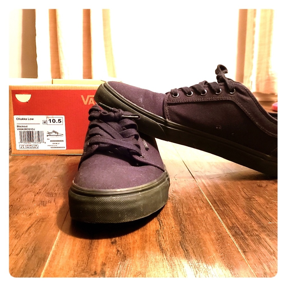 Chucka Low "Blackout" Vans (Men's, black, US 10.5)